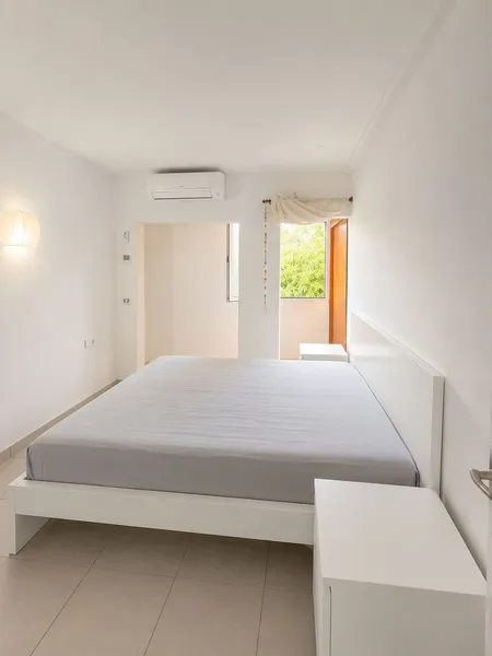 Flat with terrace and sea views to update — photo 9