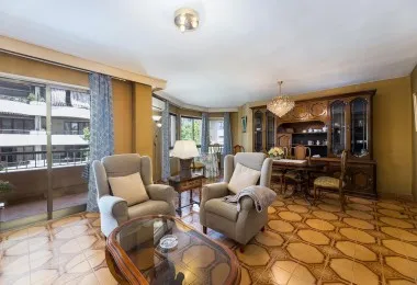 Spacious flat with optional parking on Calle Aragón — photo 6