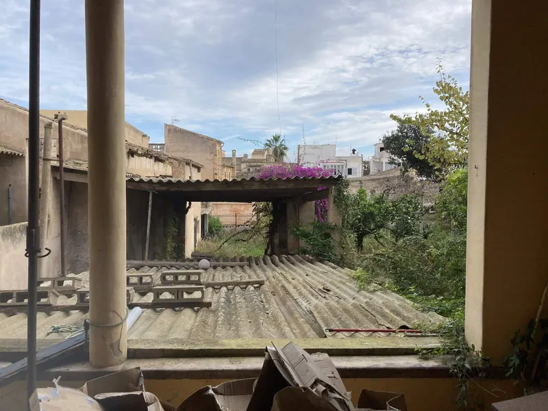 Townhouse needing renovation, 519m² with 6 bedrooms, bathroom & patio for sale — photo 5