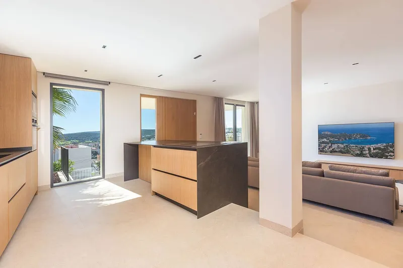 High-quality villa in a quiet location above the bay — photo 7