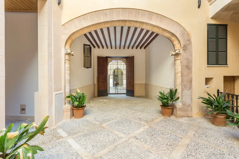 Duplex apartment in a stately building in Palma — photo 2