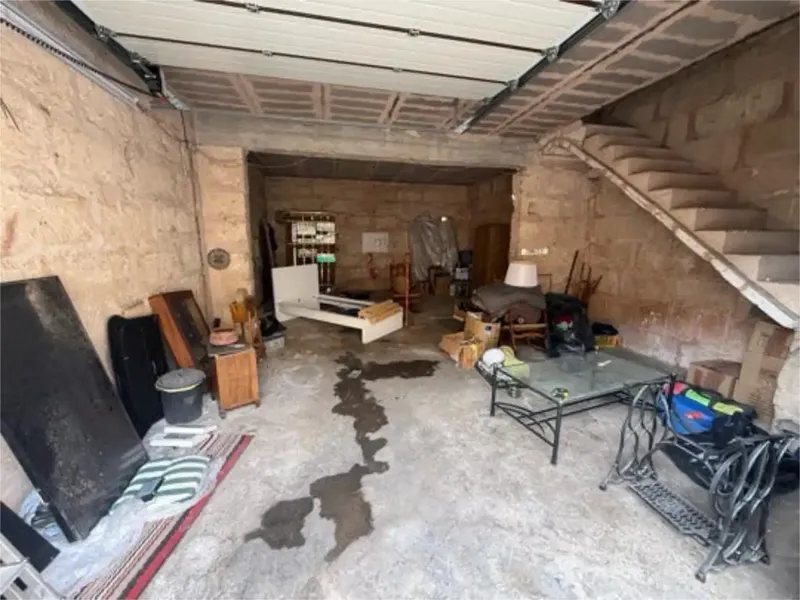 Se vende local o vivienda para hacerla al gusto; dos plantas de 50m, cisterna, patio trasero, puerta de garaje electrica. En el centro de ll — photo 3