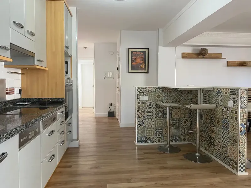 Just a few meters from Puerto Portals and 20 minutes from Palma, this elegant modern-style apartment is designed to offer comfort — photo 1