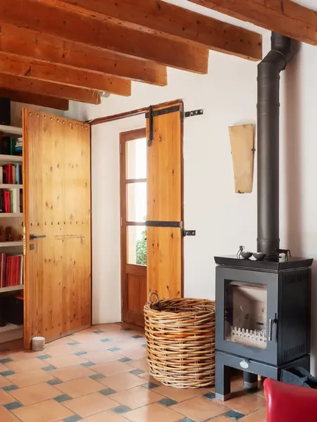 Located in the heart of Fornalutx, this unique terraced house offers a harmonious blend of traditional charm and modern comfort. — photo 10