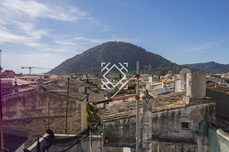 Charming Townhouse for Sale in the Old Town of Pollença with Great Renovation Potential and Panoramic Views — photo 4