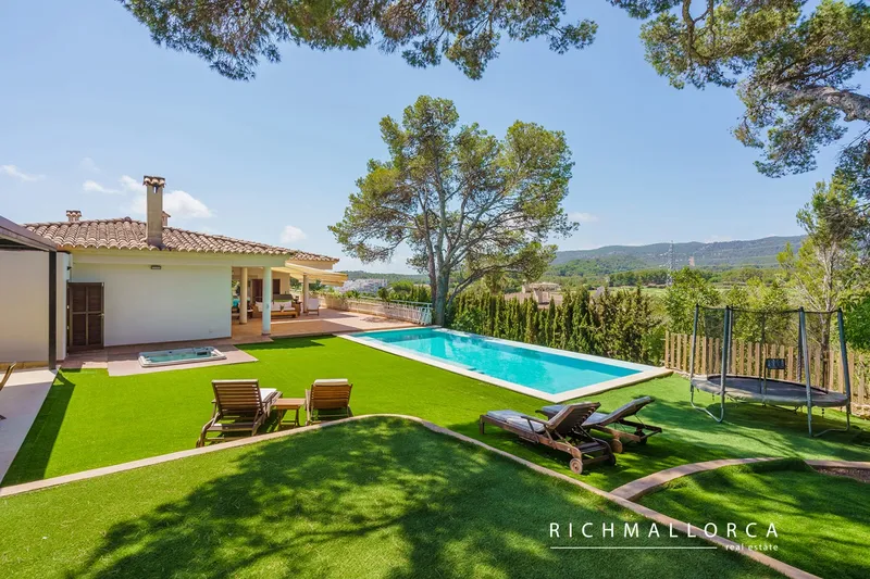 House with golf and mountain views for sale in Son Vida — photo 1