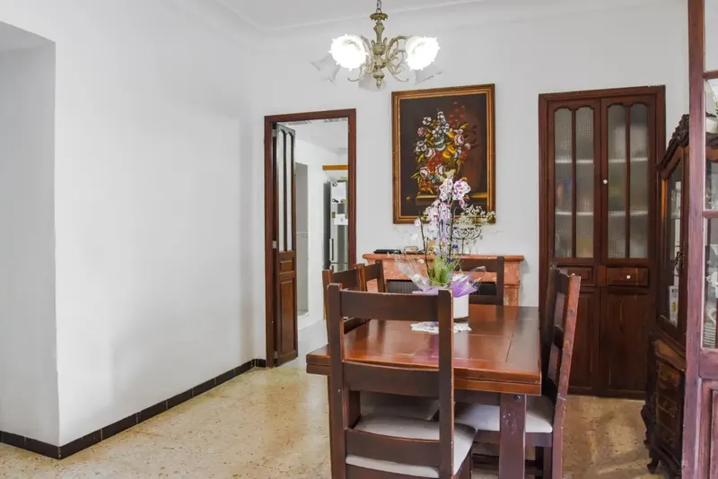 Discover this magnificent house with authentic Mallorcan character, located in the heart of the old town of Manacor, surrounded by shops, services and — photo 12