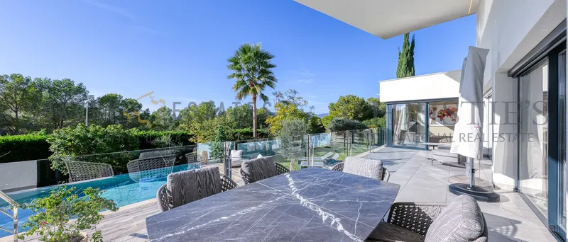 Modern bungalow-style villa in Cala Vinyas with pool and garden — photo 3