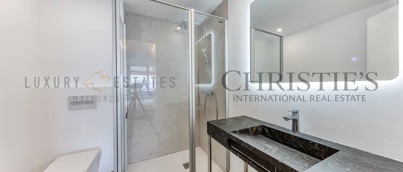 Fully renovated apartment in Santa Ponsa, Mallorca, on the beachfront with direct access to the sea — photo 10