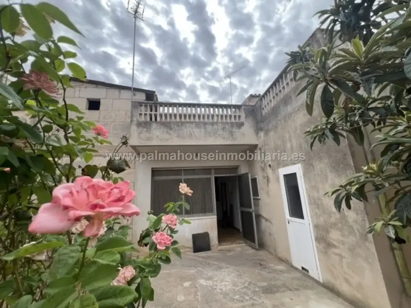 In the center of the island, 16 minutes from the beach and 25 from Palma, in a village with a wide variety of restaurants, residents all year round — photo 5