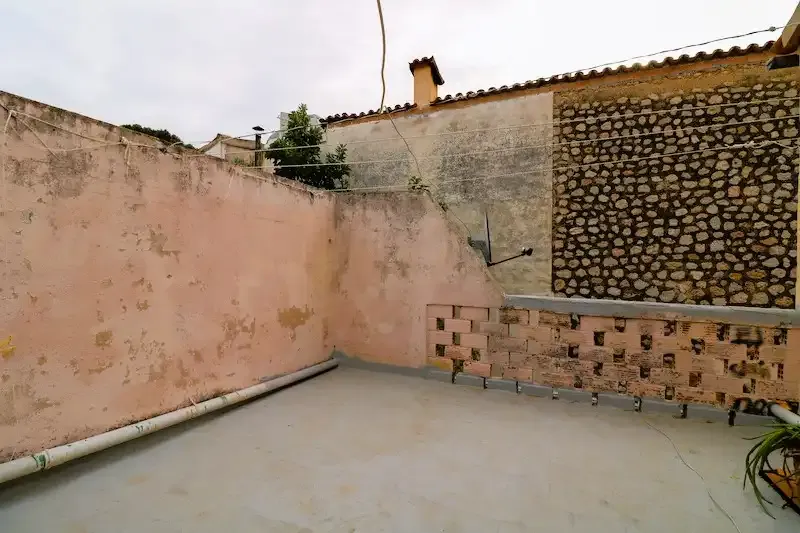 Located in the heart of Sóller, this charming townhouse offers endless possibilities for those seeking a renovation project — photo 10
