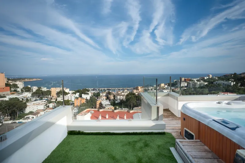 Exclusive penthouse with panoramic sea views in Sant Agustí — photo 2