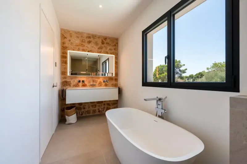 Esta villa de dos plantas de nueva construcción se vende en Santanyí, a solo 2,5 km del pueblo, en una zona tranquila a solo 800 m del mar y — photo 11