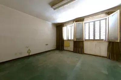 Commercial Space in Manacor, 104 sqm, First Floor with Open Ceiling — photo 1
