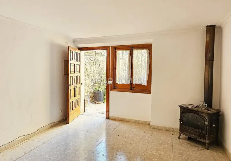 Real estate complex for sale in the village of Alaró, consisting of two physically independent village houses, currently registered as — photo 6