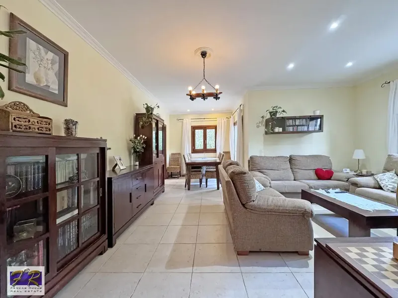We present this magnificent single-family home, located in the sought-after Bonaire urbanization in Alcudia. Built in 2008 with a high — photo 10