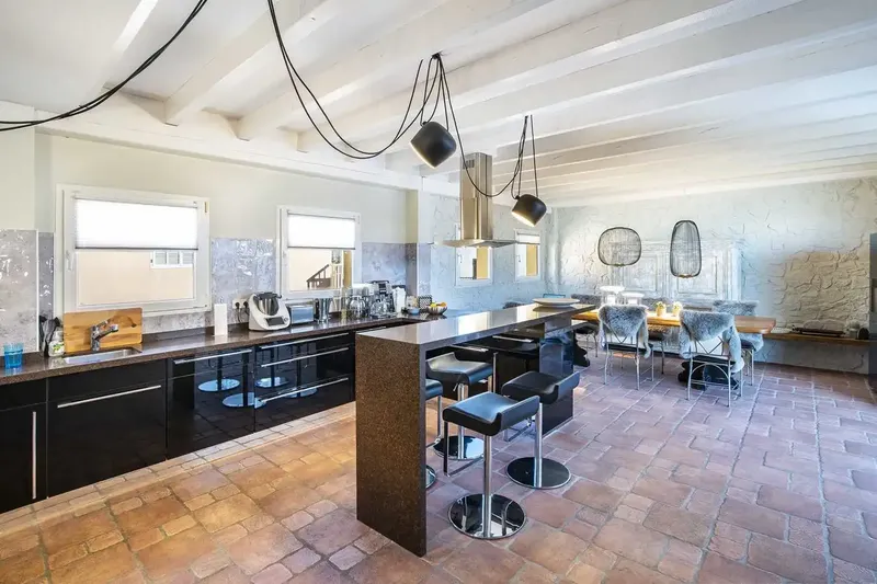 Located in the center of one of the most luxurious ports in Mallorca, we present this fabulous penthouse in Puerto Andratx. The spacious property — photo 10