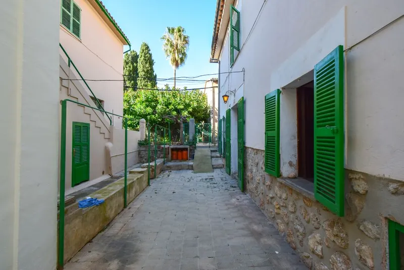 Typical Mallorcan house with a spacious patio in Sóller — photo 11