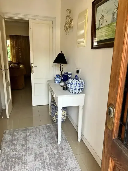 Excelente chalet en magnífica zona de Son Caliu, un gran Jardin y cuenta con una planta baja muy cómoda con dormirorios y sala de estar, ent — photo 7