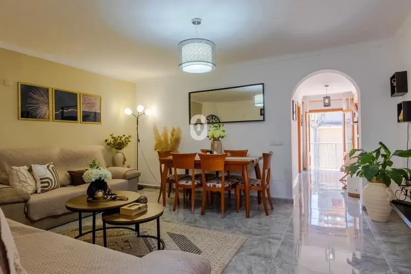Spacious penthouse in Inca with terrace, fireplace and only two neighbours in the building, one per floor. — photo 3