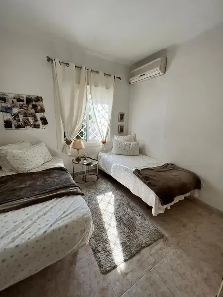 Excelente chalet en magnífica zona de Son Caliu, un gran Jardin y cuenta con una planta baja muy cómoda con dormirorios y sala de estar, ent — photo 8