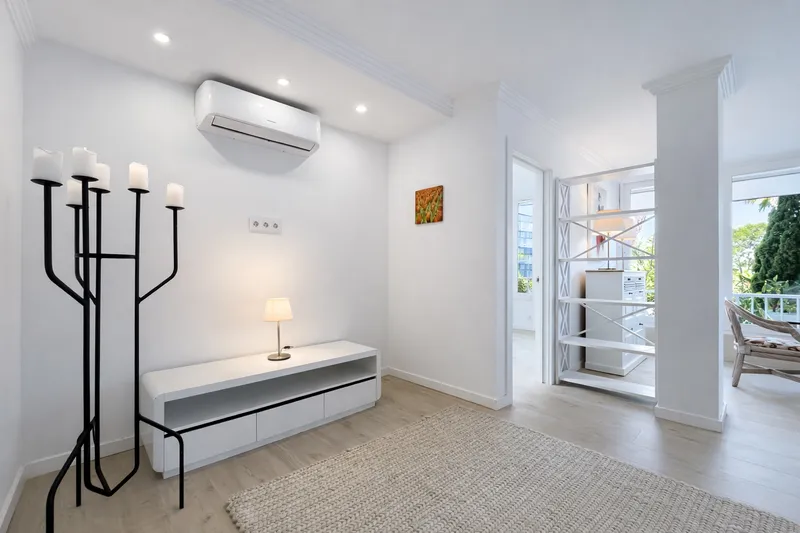 Completely renovated apartment a few steps from the beach in Santa Ponsa Mas — photo 4