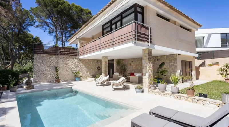Renovated Mediterranean villa with pool and partial sea views for sale in Santa Ponsa — photo 1