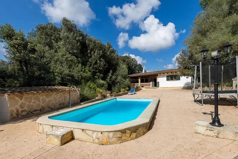 Unique and singular opportunity, exceptional rustic plot of 5453m² in the Capdepera area, housing not one but two complete — photo 1