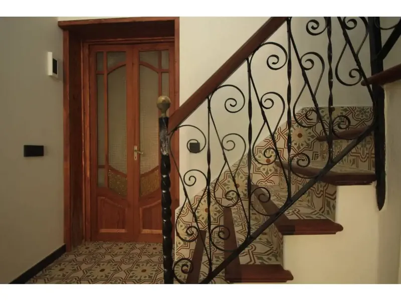 Total area 240 m², usable area 240 m², double bedrooms: 4, 3 bathrooms, condition: renovated — photo 3