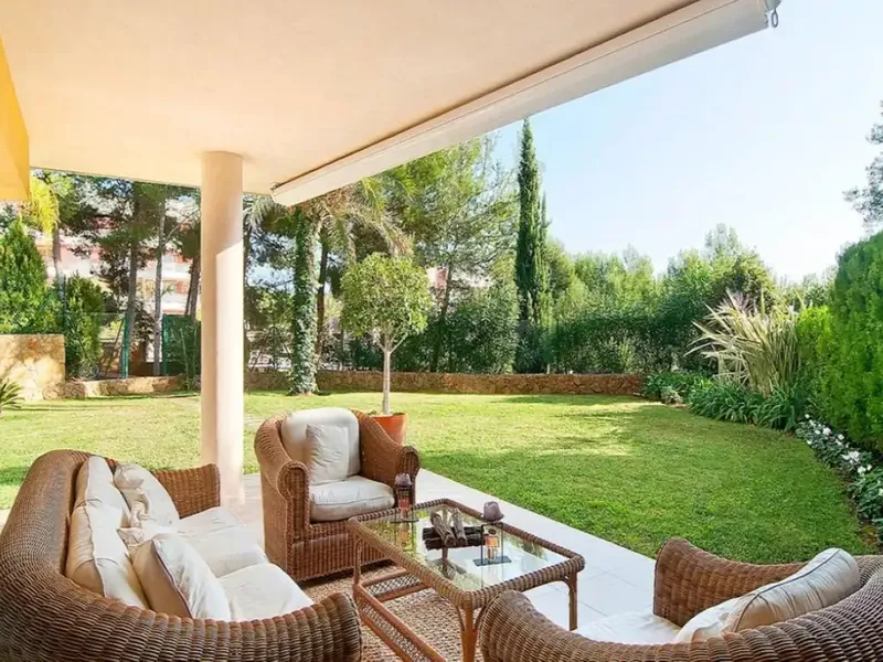 Elegant ground floor apartment in an impressive residence in Sol de Mallorca, a small coastal town in the southwest of Mallorca — photo 1