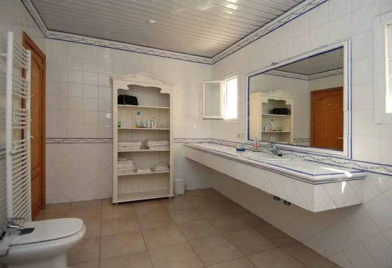 Villa in a quiet street in Cala Llombards with beautiful views to the sea — photo 11
