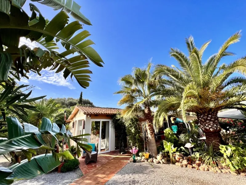 Finca property with vacation rental license in Llucmajor — photo 2
