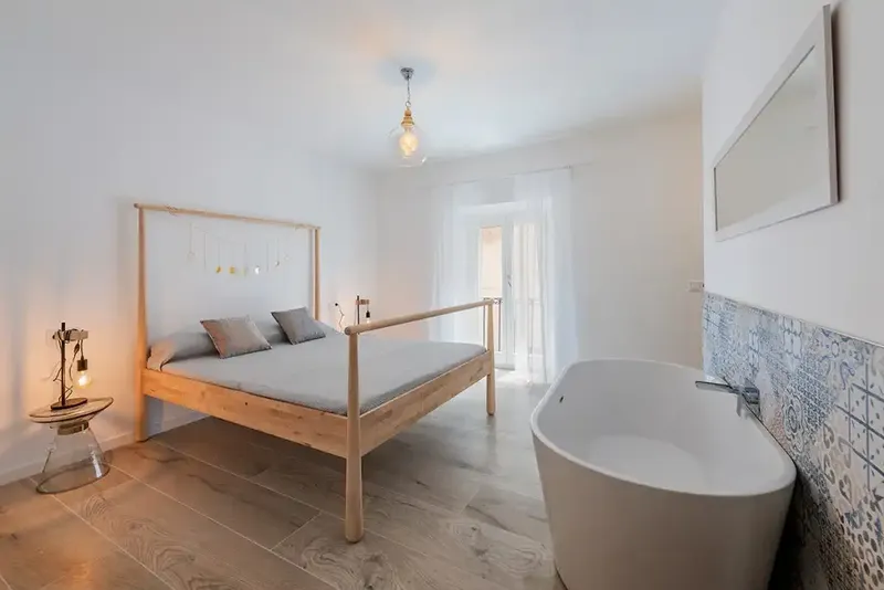 Fantastic house impeccably renovated with great care and attention to detail. It has become a beautiful home in a — photo 10