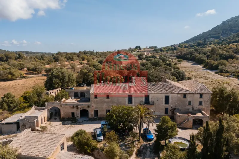 In the heart of the municipality of Algaida stands this emblematic 16th-century Mallorcan possession, considered a heritage of the — photo 3