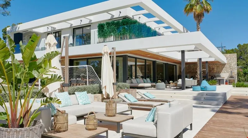 Grand Seven-Bedroom Luxury Villa with Private Wellness Sanctuary in Santa Ponsa — photo 1
