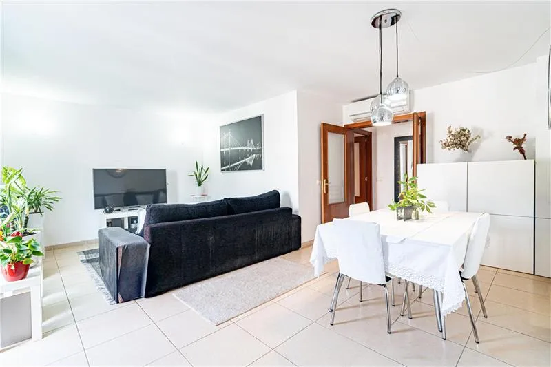 Approx. 141-square-meter apartment with a sun terrace — photo 1