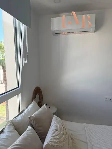 Te presentamos esta atractiva vivienda situada en Cala d’Or, una propiedad que destaca especialmente por sus amplios espacios exteriores y p — photo 11
