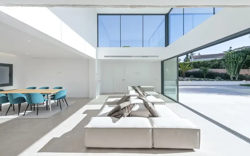 This beautiful villa in Nova Santa Ponsa with pool is located in a quiet and exclusive residential area of Mallorca, near the Club Ná — photo 7
