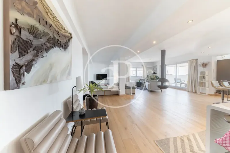 Designer penthouse with 120 m² of terraces and sea views for sale in S'Escorxador — photo 12