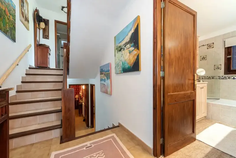 Presented exclusively by Balearic Properties, this charming house is located in the highly sought-after area of Gotmar, Puerto Pollensa. — photo 9