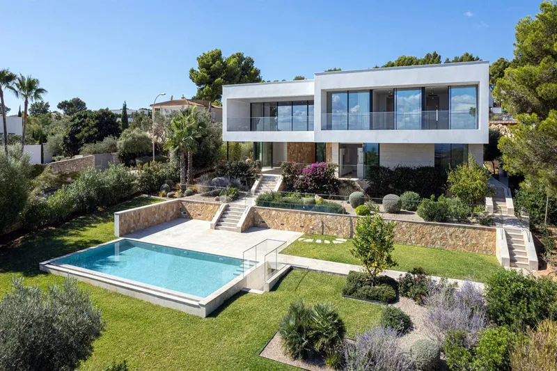 Luxury villa with 861 m2 in Sol de Mallorca, new build — photo 1