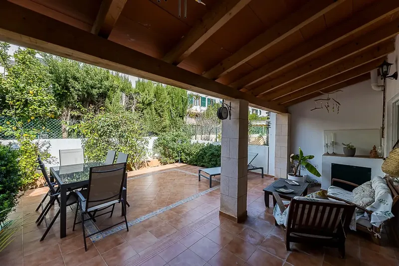 We present this magnificent townhouse located in the quiet and sought-after neighborhood of Secar de la Real, an ideal location for those who — photo 3