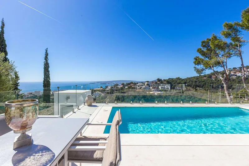 Modern villa with breathtaking views in a privileged location — photo 1