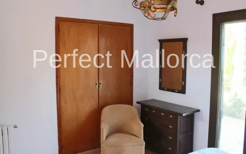 Two-family house with garages in a quiet cul de sac location in Cala Murada — photo 11
