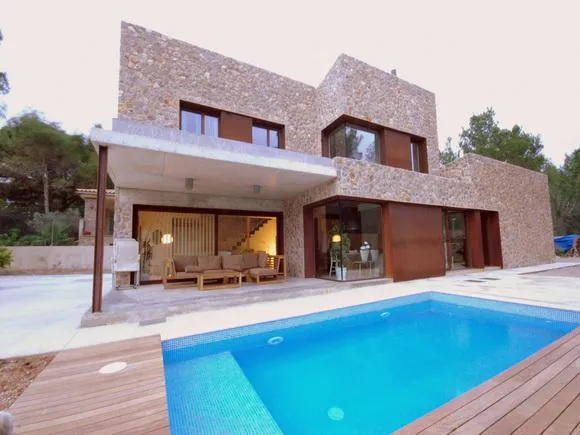 Beautiful modern villa with character in the Urb. George Sand — photo 1
