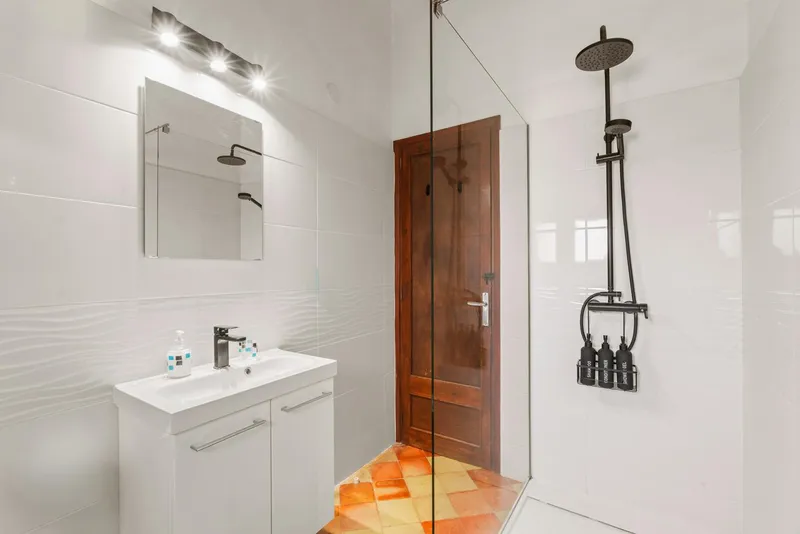 Charming house with sunny patio and holiday rental licence — photo 9