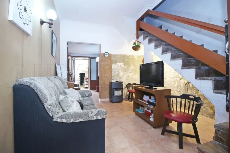 This 188 m² property on a 107 m² plot represents an exceptional opportunity in consolidated urban land for those — photo 5