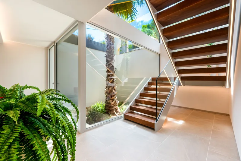 Luxurious new-build villa with sea and harbour views — photo 11