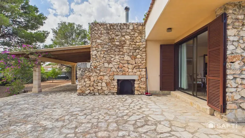 Cozy urban chalet with a large garden in Calas de Mallorca — photo 6