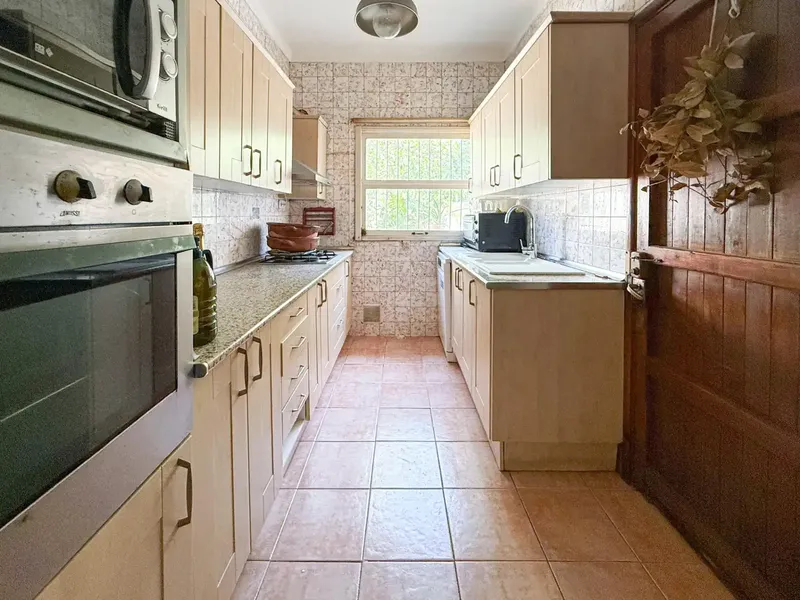 Discover this charming semi-detached house in the picturesque village of Consell, Mallorca. With a built area of 343 m², this — photo 6